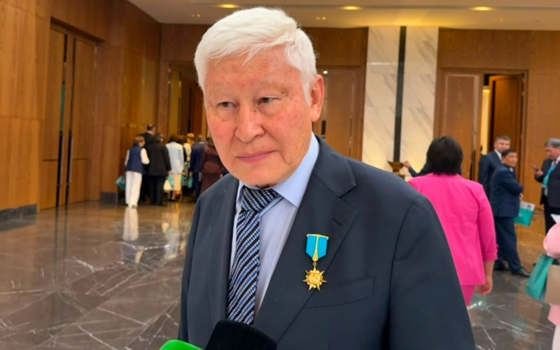 Оқулықтардағы қажетсіз тақырыптарды қысқарту керек — Асқар Жұмаділдаев