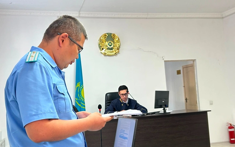 Кабинетін шетелдік жұмысшыларға жөндетті деп айыпталған полиция қызметкері кінәсін мойындамады