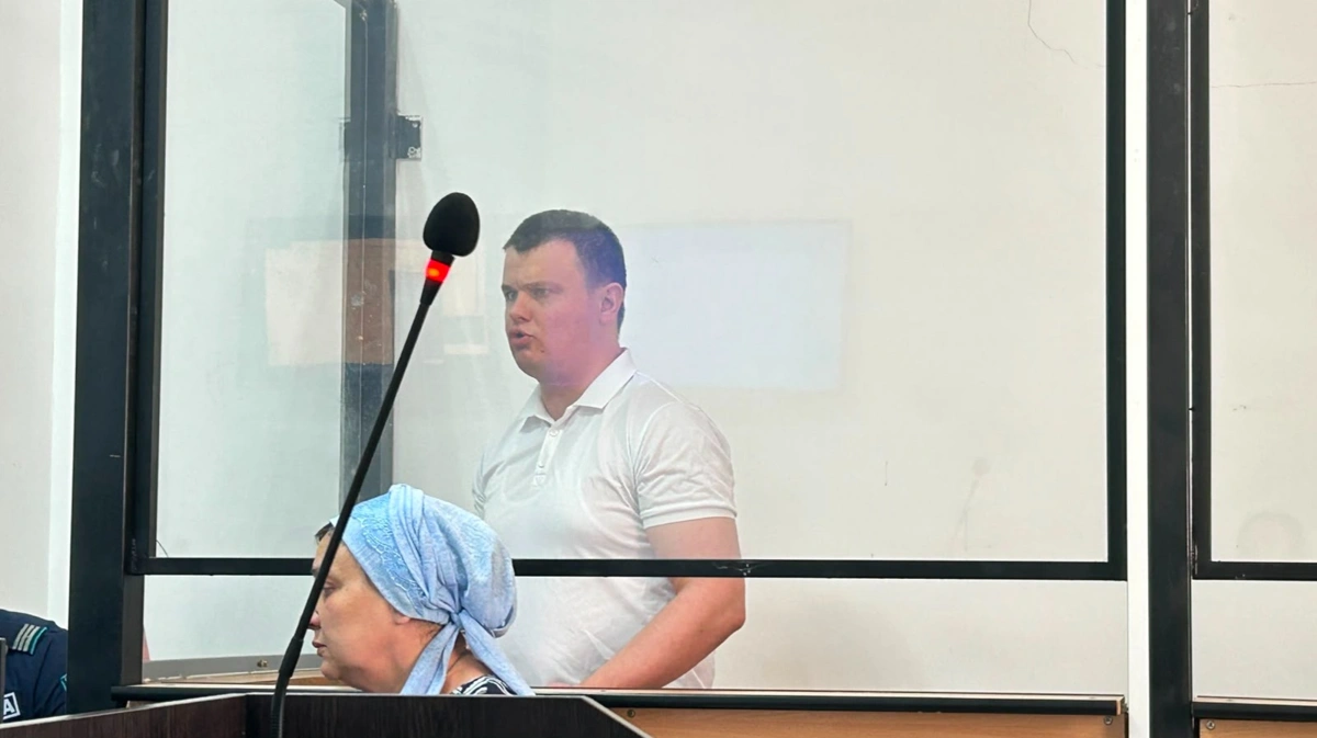 Кабинетін шетелдік жұмысшыларға жөндетті деп айыпталған полиция қызметкері кінәсін мойындамады