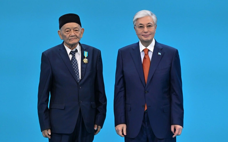 Kazakh president honors teachers for outstanding achievements in education