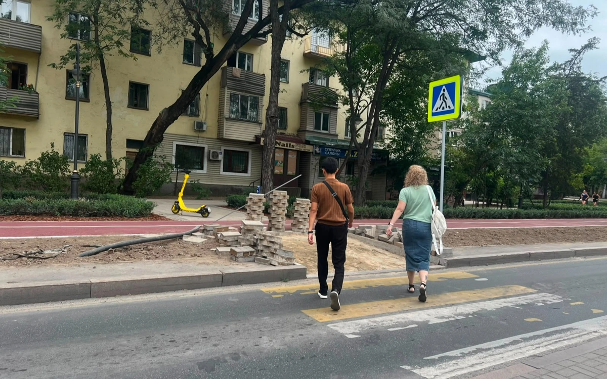 пешеходы