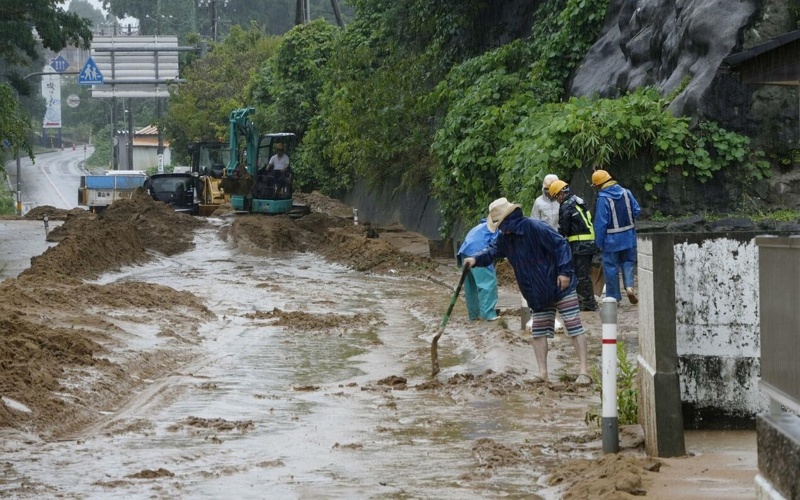Japan issues Level 5 warning as heavy rain triggers flooding, landslides in central regions Japan issues Level 5 warning as heavy rain triggers flooding, landslides in central regions
