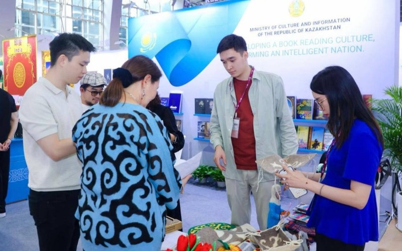Kazakhstan showcases its literary heritage in Guangzhou