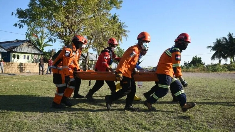 Death toll from quake in Indonesia climbs to 111, over 176,000 displaced