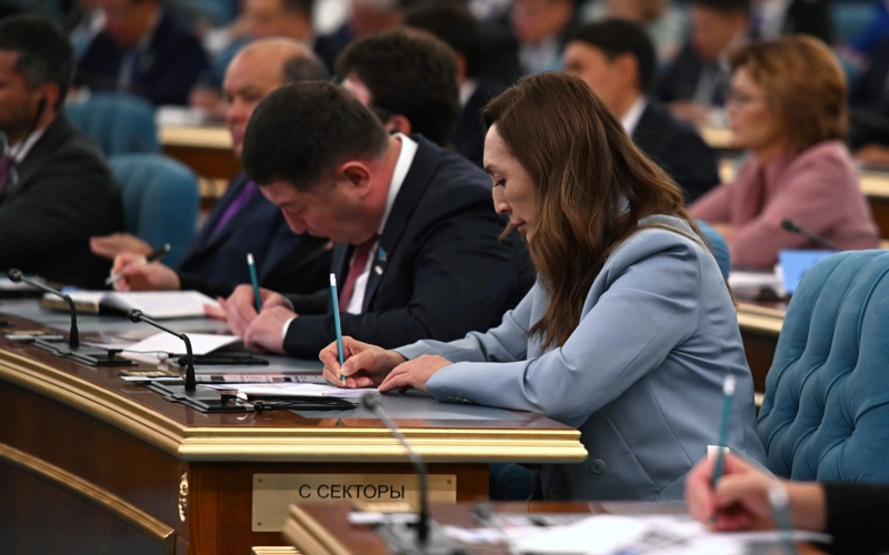 Депутаттар Құрылтайдың сегіз комитетін бекітті 