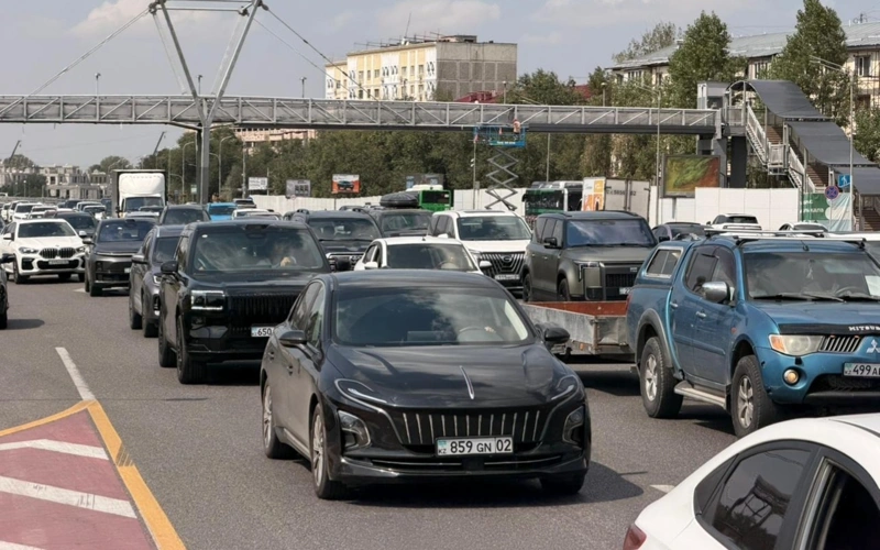 Түтін деңгейі тексеріледі: Алматыда 1 қыркүйектен бастап автокөліктер техникалық тексеруден өтуі тиіс