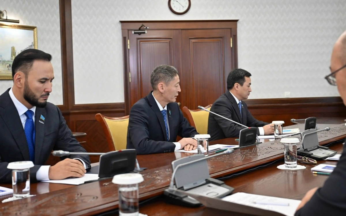 Президент Құрылтайдағы партия фракцияларының жетекшілерімен кездесті