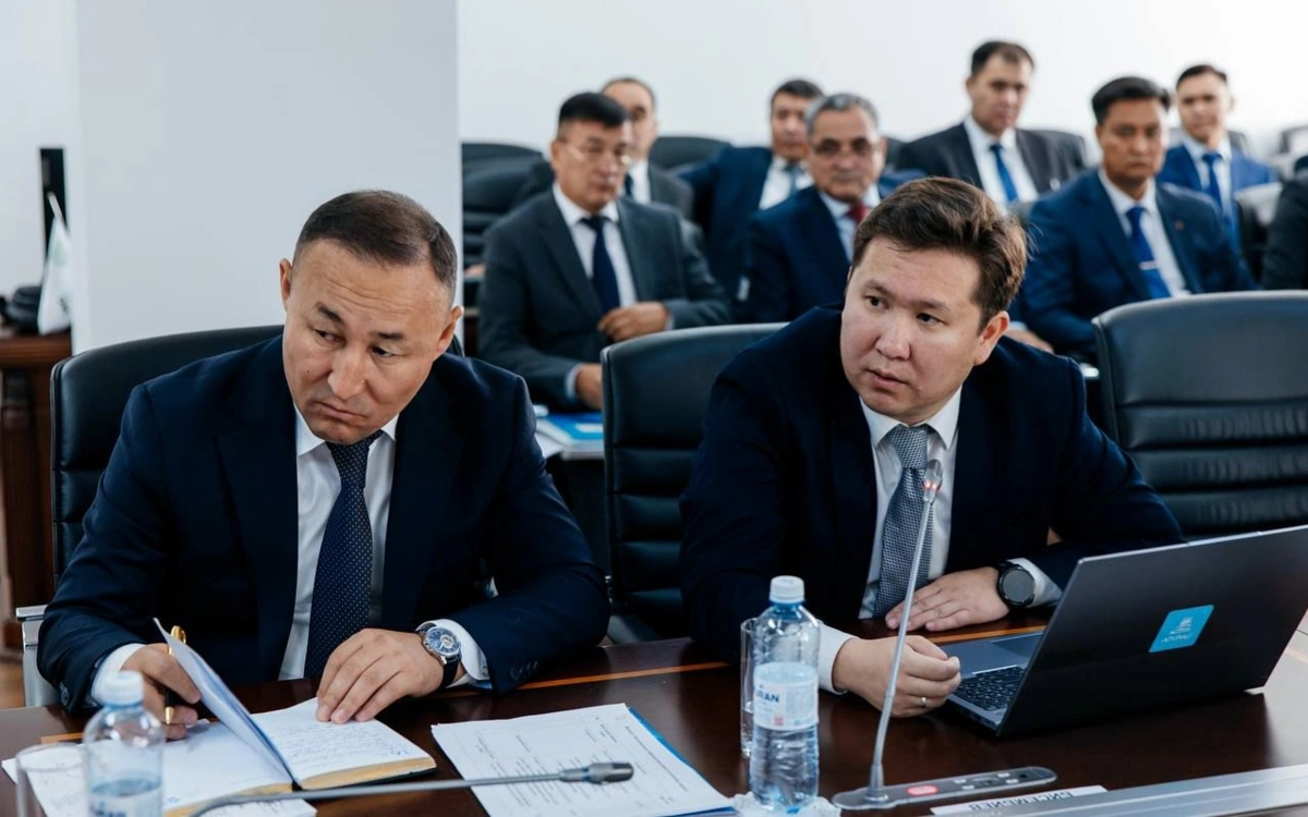 Болат Ақшолақов аппарат отырысын өткізді