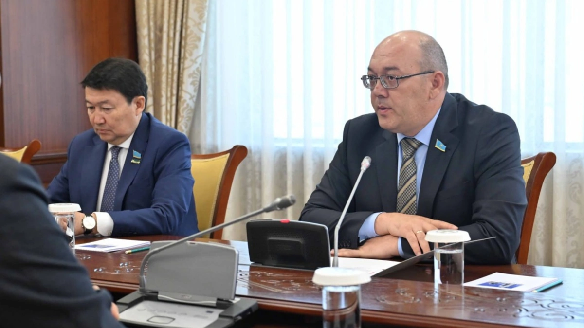 Президент Құрылтайдағы партия фракцияларының жетекшілерімен кездесті