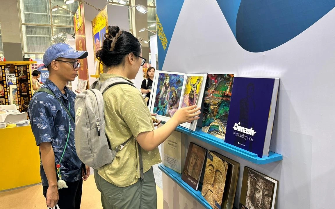 Современную литературу Казахстана представили на книжной выставке в Гуанчжоу