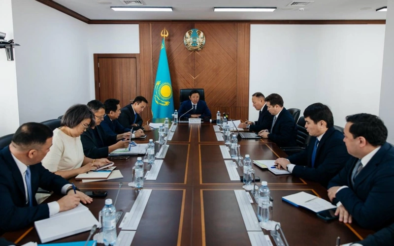 Болат Ақшолақов аппарат отырысын өткізді