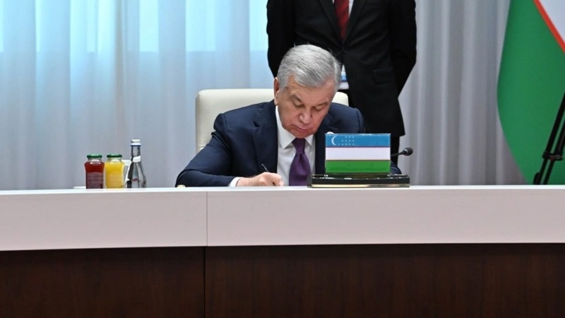 SCO heads of state sign series of documents at Bishkek meeting SCO heads of state sign series of documents at Bishkek meeting