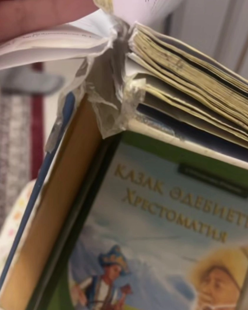 Порванные учебники в школе Шымкента возмутили родителей