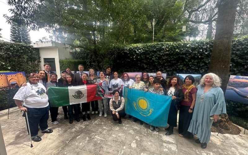 Dimash’s Mexican fans receive 60 books from Kazakhstan Dimash’s Mexican fans receive 60 books from Kazakhstan