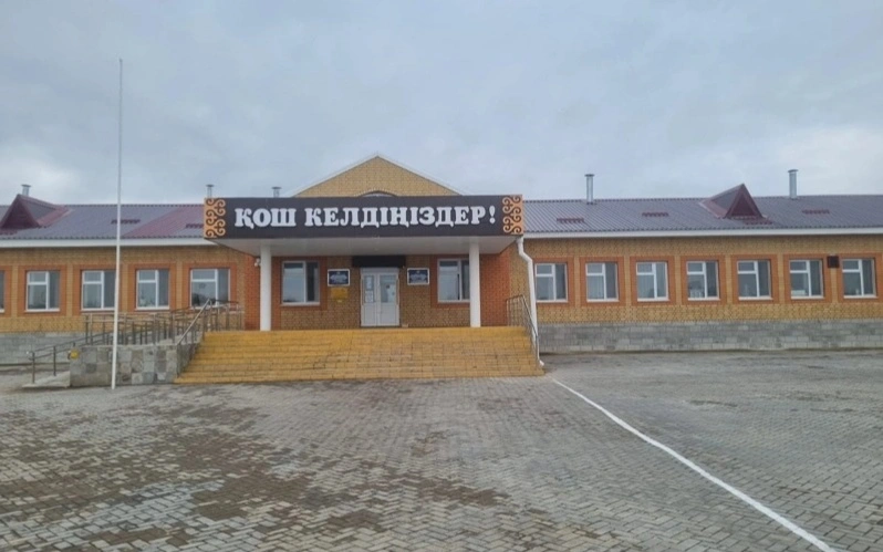 БҚО-да үш жыл бұрын ашылған мектеп ғимараты қайтадан жөндеуге жабылды