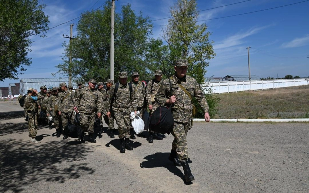 Военнообязанные совершенствуют навыки на суше и на море