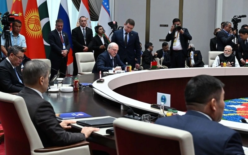 SCO heads of state sign series of documents at Bishkek meeting SCO heads of state sign series of documents at Bishkek meeting