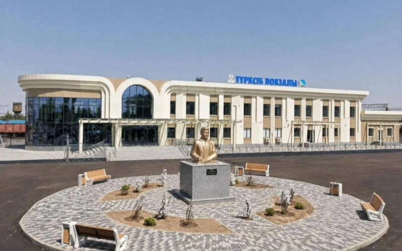 Юз йилга яқин тарихга эга Турксиб станцияси вокзали таъмирланди