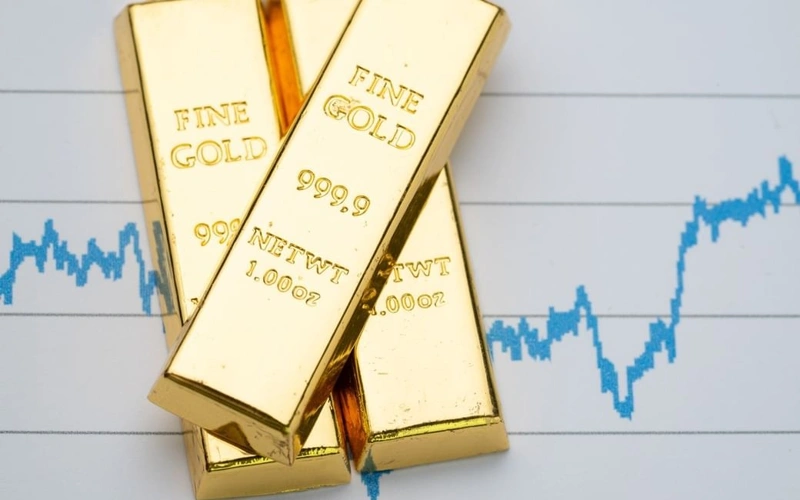 Gold prices slip as rising oil fuels inflation fears