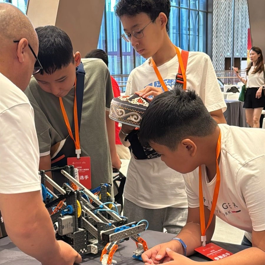 Қазақстандық оқушылар Шанхайдағы VEX Robotics турнирінде үш жүлдені жеңіп алды