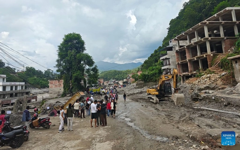 Death toll from Nepal's massive mudslide tops 1,000: authorities