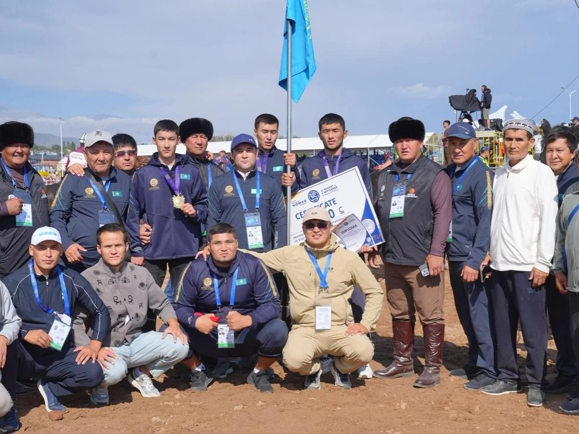 Казахстанец Расул Курайыш завоевал серебро Всемирных игр кочевников по аударыспаку