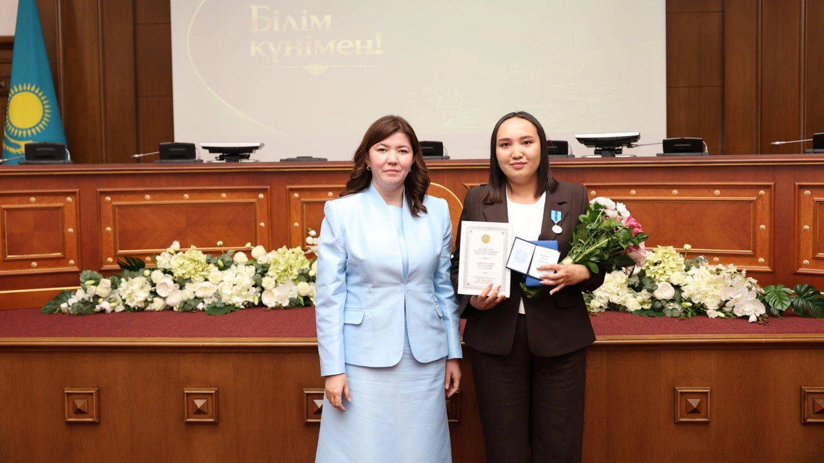 Жұлдыз Сүлейменова білім саласының қызметкерлеріне мемлекеттік және ведомстволық наградалар табыстады