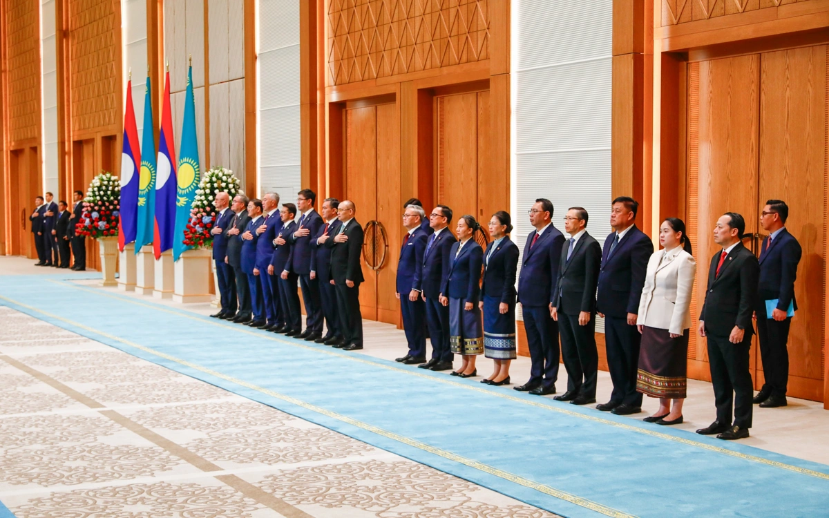 Қасым-Жомарт Тоқаев Тәуелсіздік сарайында Лаос Президентін қарсы алды