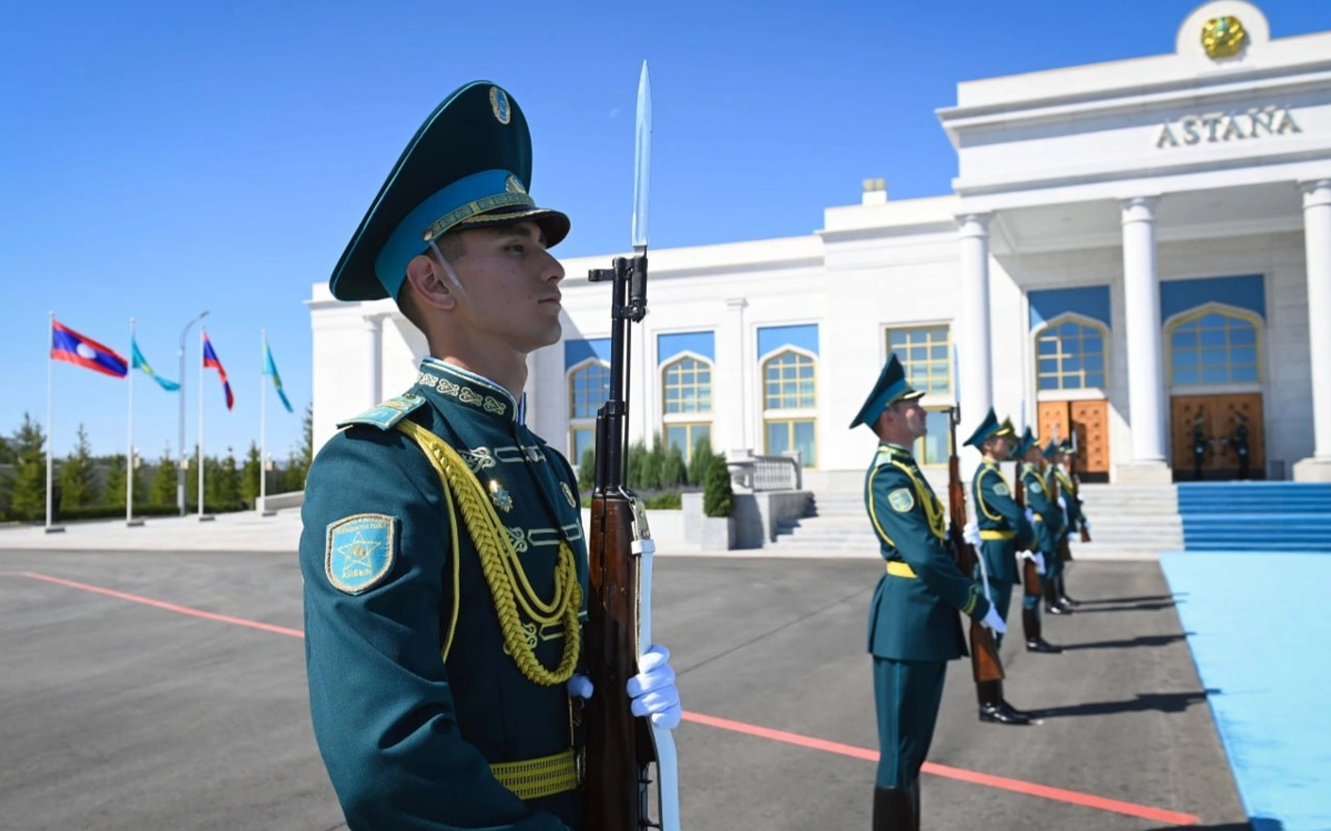 Касым-Жомарт Токаев проводил Президента Лаоса в аэропорту Астаны