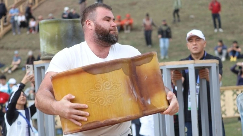 Vadim Makartsov wins bronze in strongman competition at World Nomad Games