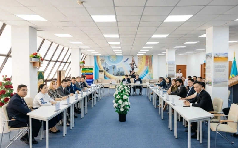 Атирау ёшларига Президентнинг янги китоби совға қилинди