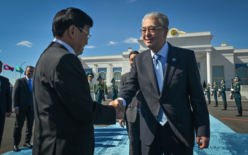 Tokayev sees off Lao President at Astana Airport