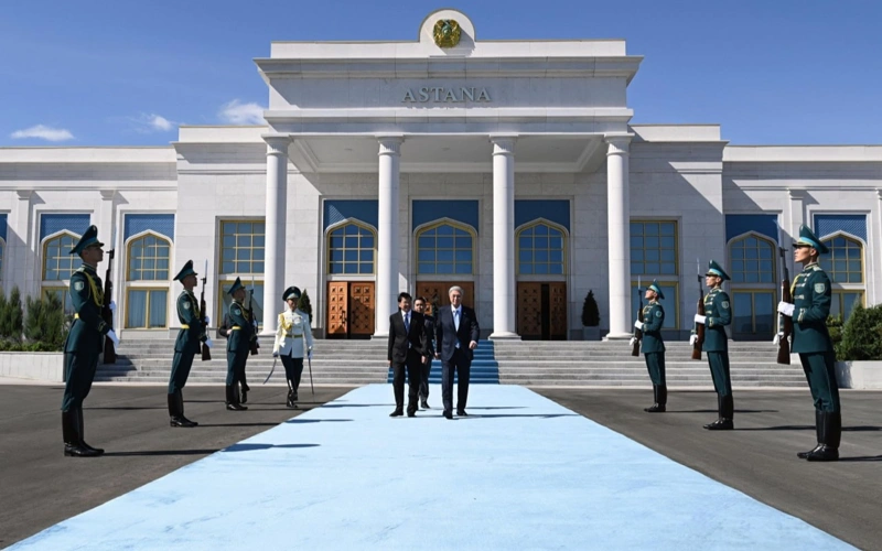 Касым-Жомарт Токаев проводил Президента Лаоса в аэропорту Астаны