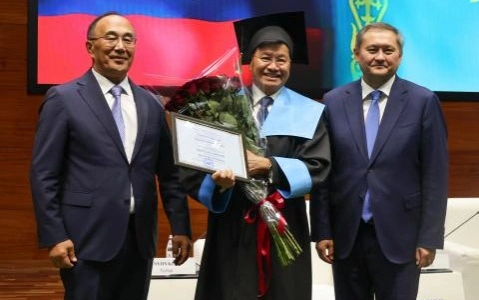 Лаос президенті қазақстандық ЖОО-ның құрметті профессоры атанды