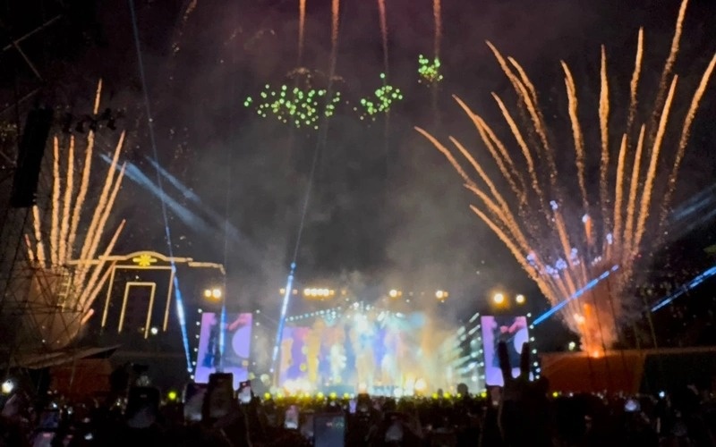 Enrique Iglesias lights up Almaty with spectacular concert