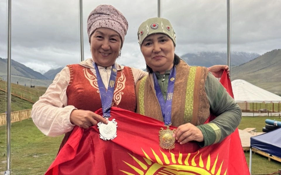 Начала стрелять в 49 лет: как учитель из ВКО стала чемпионкой Игр кочевников