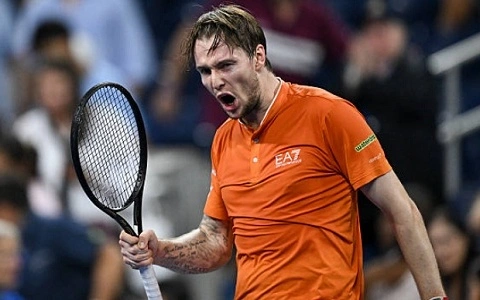 Александр Бублик с победы стартовал в парах на US Open-2026