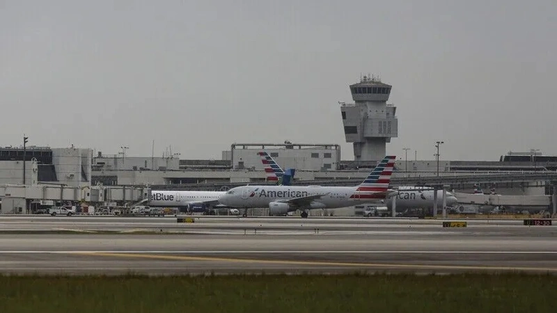 5 killed, 5 injured after Amazon cargo plane crashes at Miami airport