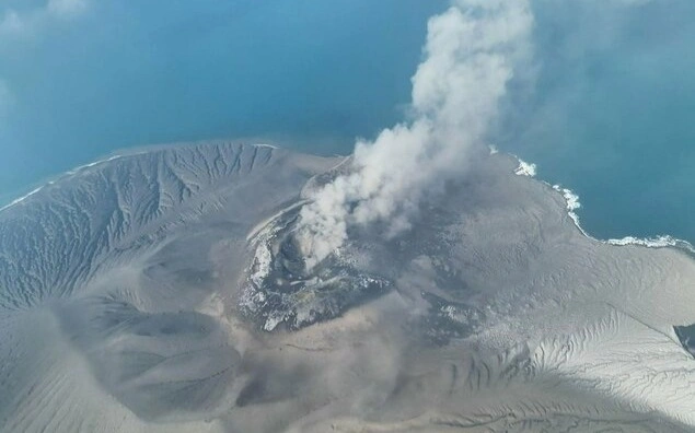 Volcanic ash halts air travel in Indonesia, 170,000 passengers affected