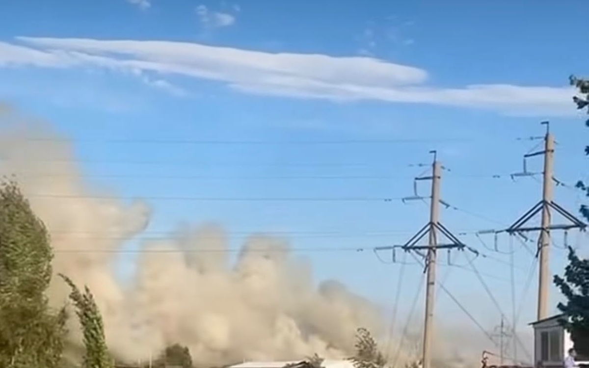 Огонь перешел границу: крупный природный пожар тушат в Костанайской области