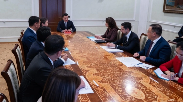 Ерлан Карин поручил улучшить работу региональных контакт-центров