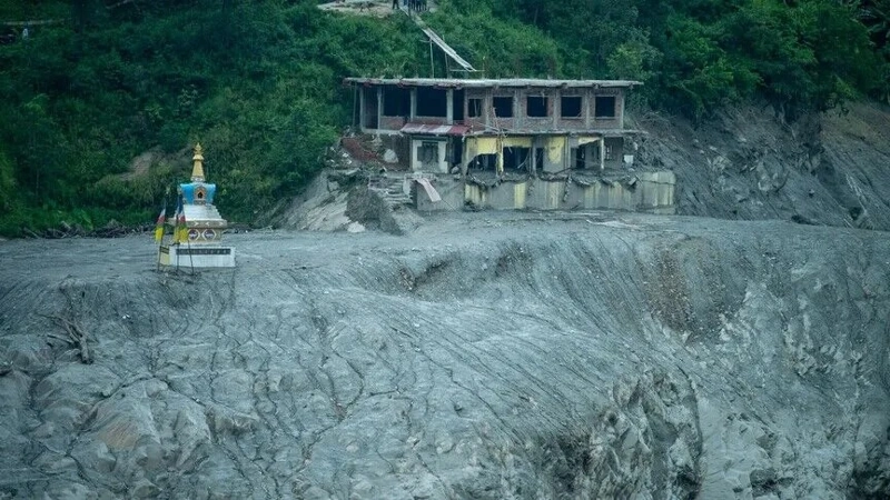 Death toll from floods on Nepal-China border hits 1,400, with over 5,800 still missing