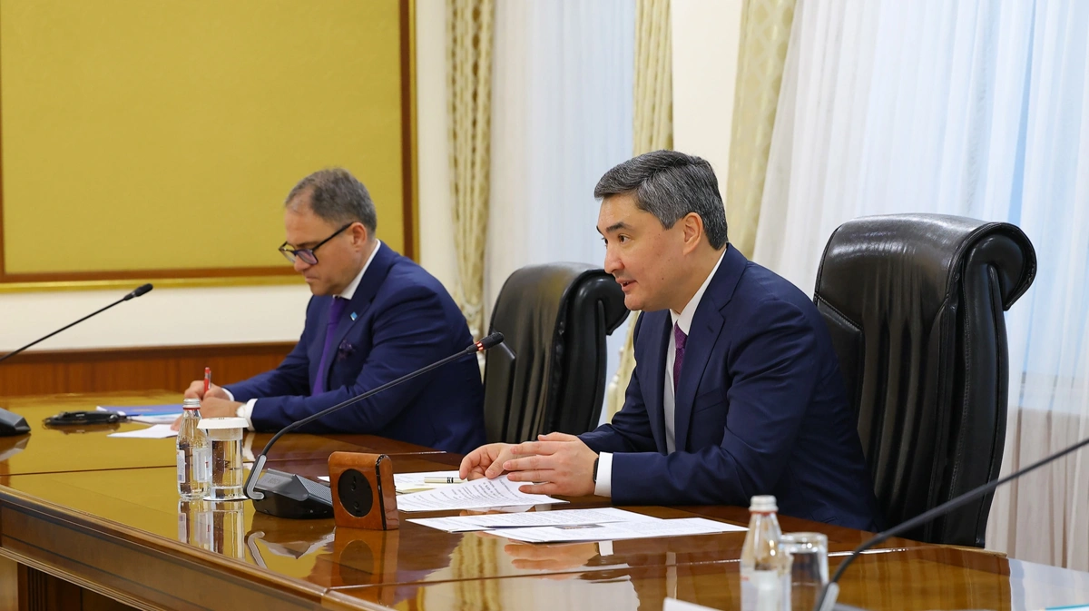 Олжас Бектенов пен Дүниежүзілік кеден ұйымының Бас хатшысы Иэн Сондерс ынтымақтастықтың өзекті мәселелерін талқылады