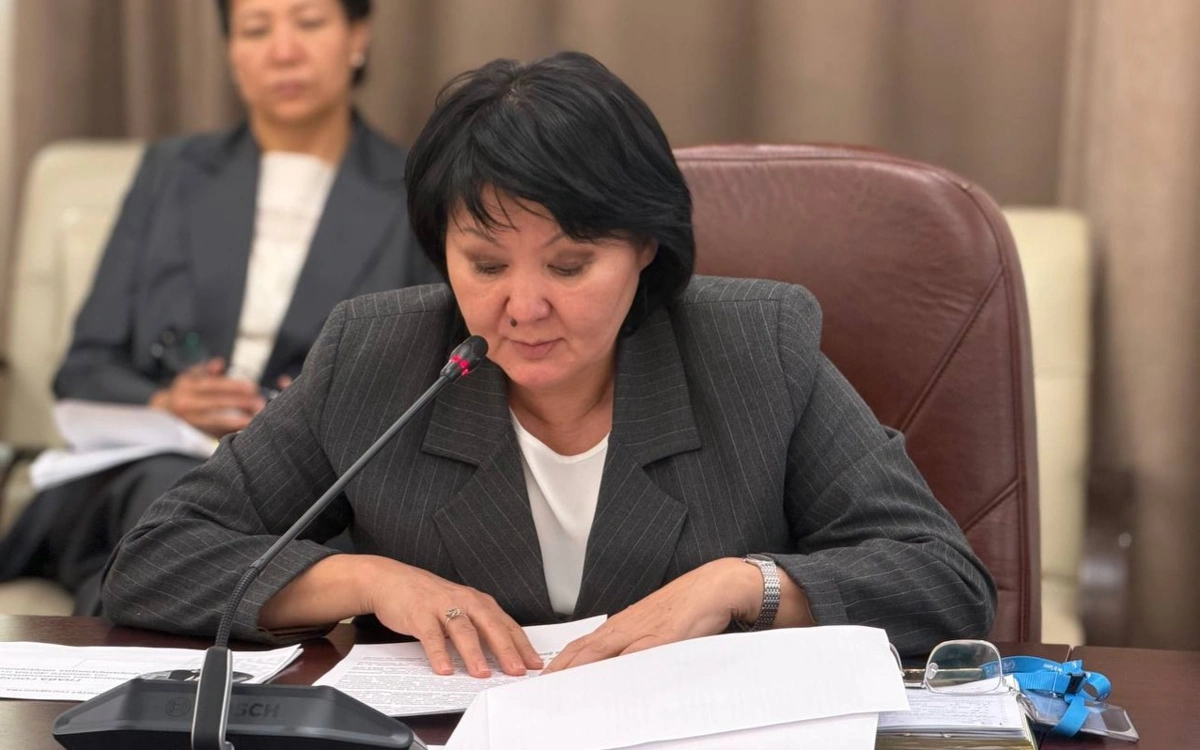 Министерством разработаны предложения в законодательство по введению ограничения рекламы пищевой продукции с повышенным содержанием соли, сахара, насыщенных жиров, трансжиров на теле-, радиоканалах, в социальных сетях, носителях наружной рекламы. Для реализации указанных предложений приступило к разработке Анализа регуляторного воздействия указанных ограничений
