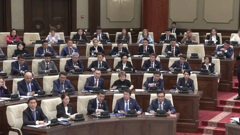 Курултай будет рассматривать законопроекты в трех чтениях