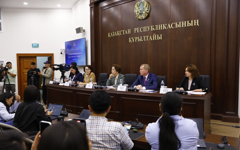 Құрылтайда заң жобасын үш оқылымда қарау процесі қаншалықты тиімді