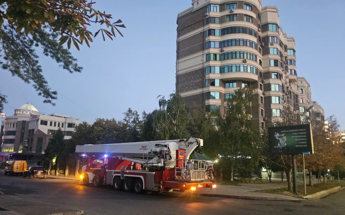 10 человек спасли при пожаре в многоэтажке Алматы, трое из них &mdash; дети