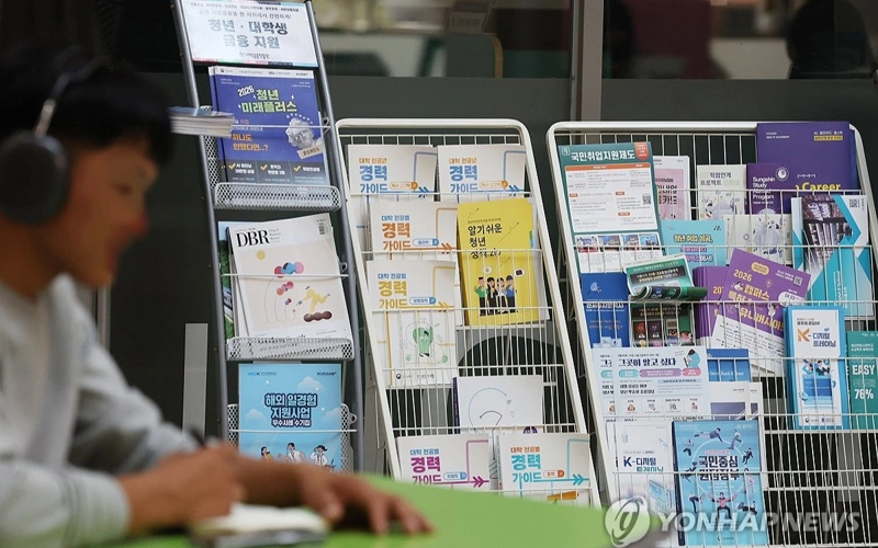 Employment among people in their 20s falls at fastest pace since 1998
