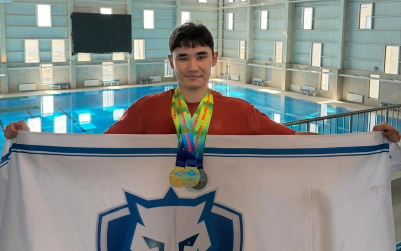Bir chempıonatta bes medal: Ulttyq ulan sarbazy júzýden eki altyn, úsh kúmis aldy