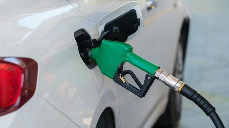 Францияда бензин нархлари тарихий рекорд даражага етди